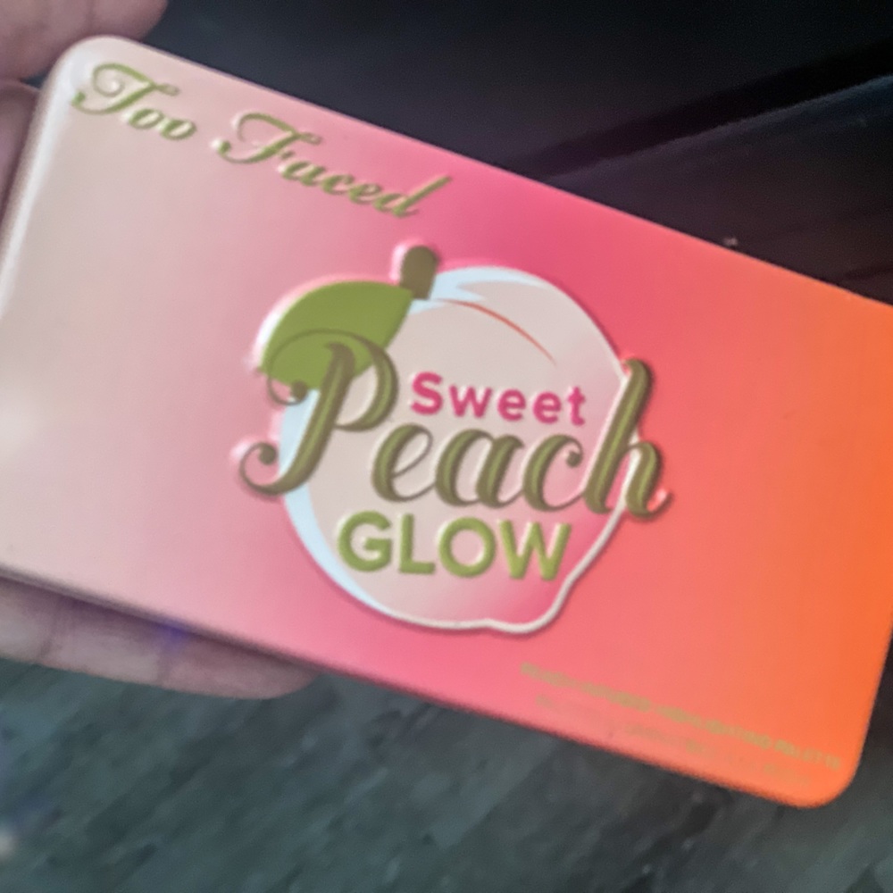 Too Faced Sweet Peach Glow Blush Pallet